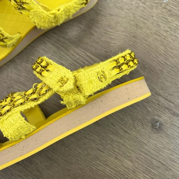 SOLD ❌ New 🌟 Rare Chanel CC Tweed Chain Yellow Sandals Size 39 - Picture 6 of 10